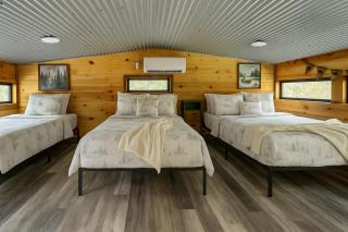 Cozy Secluded, King, Best Location, Hot tub, Firepit, Playset - 5