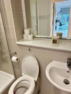 City Condo-Terrace-Gym-Games Room -Free Secure Parking- Manchester - 3