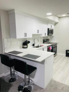 Modern 2-bed 1-bath Suite - 6