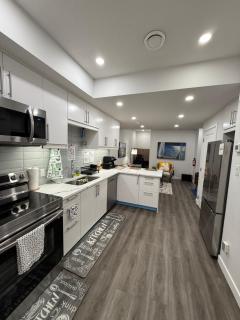 Almost Heaven - Cozy 2BDRM APT near Heritage Park,Spruce Meadows & Banff-SW Calgary - 6