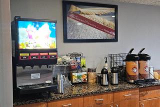 AmericInn by Wyndham Marshall - Marshall - 7