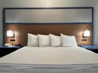 AmericInn by Wyndham, Galesburg, IL - 8