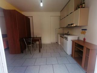 Monolocale 4 posti con cucina e parcheggio gratuito - 8