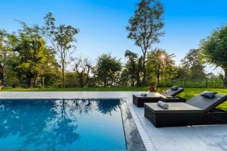 StayVista at Nivriti - Heated Outdoor Pool - 4