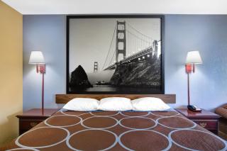 Super 8 by Wyndham Booneville - 6