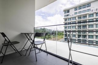 Stylish 2BR Beach Condo Pools Gym S5503 - 1