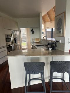 Beachfront Bliss in Pauanui 6 bedroom - 2