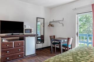 Econo Lodge Lee - Great Barrington - Lee - 4