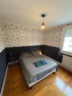 Apt 56m2, 2chambres,salon, parking, 5 mns C ville - 1