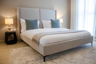 Stylish 2BR Apartment in Yas - 7