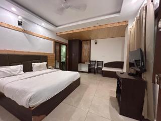 Dolphin Luxury Resort - 2