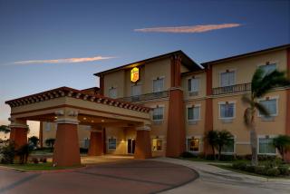 Super 8 by Wyndham Hidalgo at La Plaza Mall & Mcallen Airport - 1