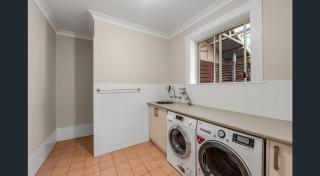 Cosy Lodge Mount Gambier close to shopping, eating - 1