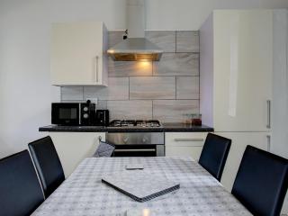 Pass the Keys Spacious 4-Bedroom Maisonette in Central Newcastle - 3