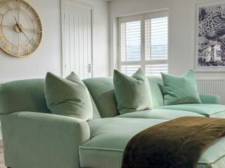 Elegant 2BR Retreat- Longbridge Shops, Rail & Hills - 7