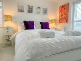 Elegant 2BR Retreat- Longbridge Shops, Rail & Hills - 6