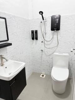 De Space Homestay with Private Pool at Balok - 5