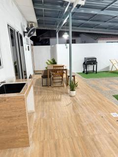 De Space Homestay with Private Pool at Balok - 2