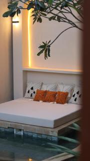 Villa Casablanca - Rooftop and Private Pool, Kuta Lombok - 9
