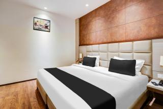 Super Townhouse Chhatarpur Near Metro Park - 9