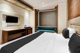 Super Townhouse Chhatarpur Near Metro Park - 6