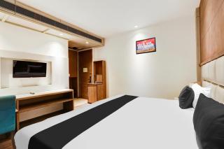 Super Townhouse Chhatarpur Near Metro Park - 2