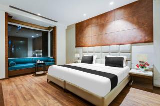 Super Townhouse Chhatarpur Near Metro Park - 4