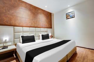 Super Townhouse Chhatarpur Near Metro Park - 1