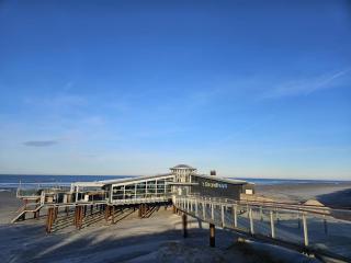 Urlaubsbrise 52 Ameland - schön eingerichtete Wohnung für bis zu 5 Personen - Balkon nach Süden ausgerichtet mit schönem Blick in den Innengarten - 2