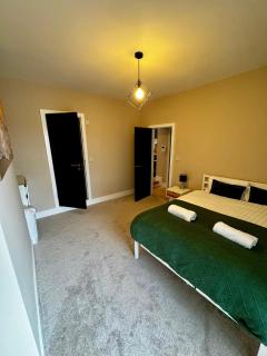 Stylish and Bright 1 Bedroom Flat - 3