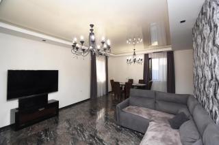 Private 2-storey home with a pool and grilling yard - Yerevan - 4
