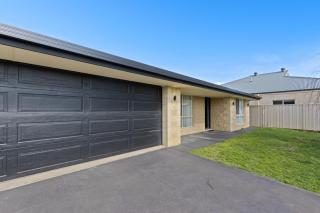 Comfortable 4-Bedroom Home with Backyard Escape - 8