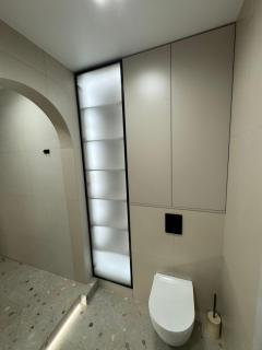 Крута студія в самому центрі Черкас з панорамним видом на Дніпро, дуже стильна! - 6