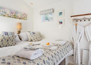 Beach Cove Coastal Retreat - 5