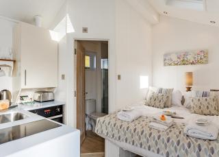 Beach Cove Coastal Retreat - 4