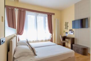 AH - Fashion District - Milan - 2