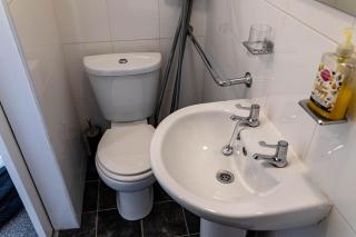 Blackpool One Bedroom Flat by Brookland Stays Serviced Accommodation with Free WiFi - 2
