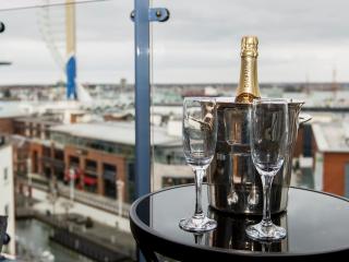 No1 The Two Bedroom Balcony View - 3