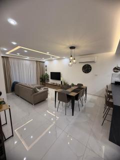 Family Comfort 3 Bedroom Apt - 0