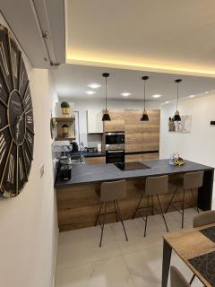 Family Comfort 3 Bedroom Apt - 2