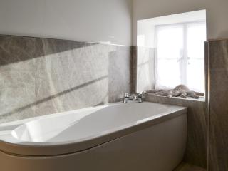 Peartree Cottage & Granary - 3