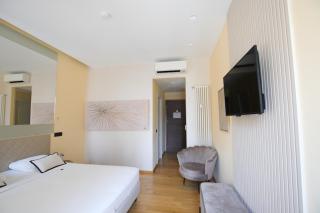 AH - Fashion District - Milan - 5