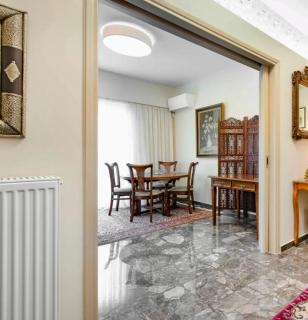 Charming Flat with Traditional & Elegant Style - 2