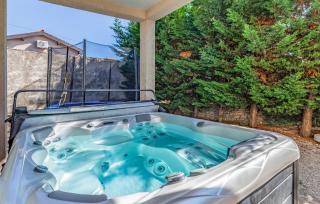 Beautiful Home In Peruski With Kitchen - 4