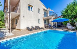 Beautiful Home In Peruski With Kitchen - 2