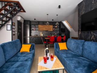 Mountain Stay with Hot Tub - 1