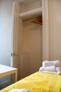 6 BR 4 Bath Central Worcester Sleeps 12 - 5