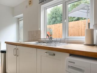 Taff's Well Cottage - 2