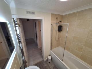Modern Two Bed City Apartment! - 6