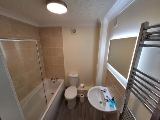 Modern Two Bed City Apartment! - 5